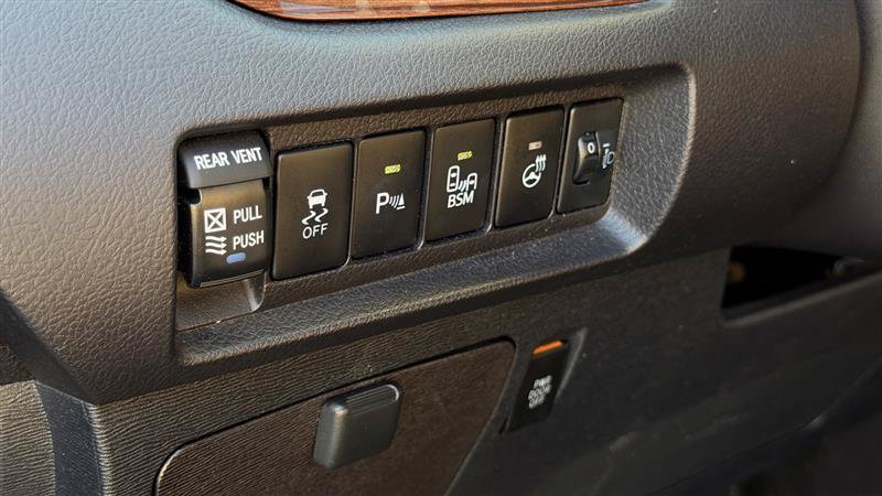 Used 2017 Toyota Sienna Limited Premium FWD image 23