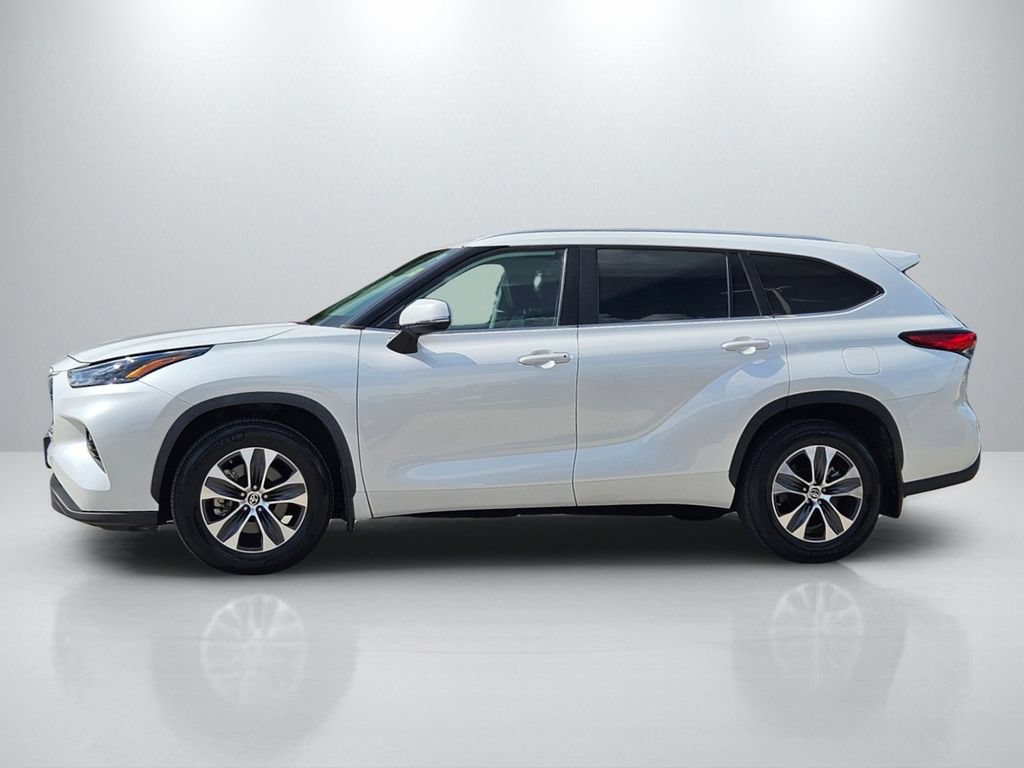 Used 2023 Toyota Highlander XLE FWD image 8