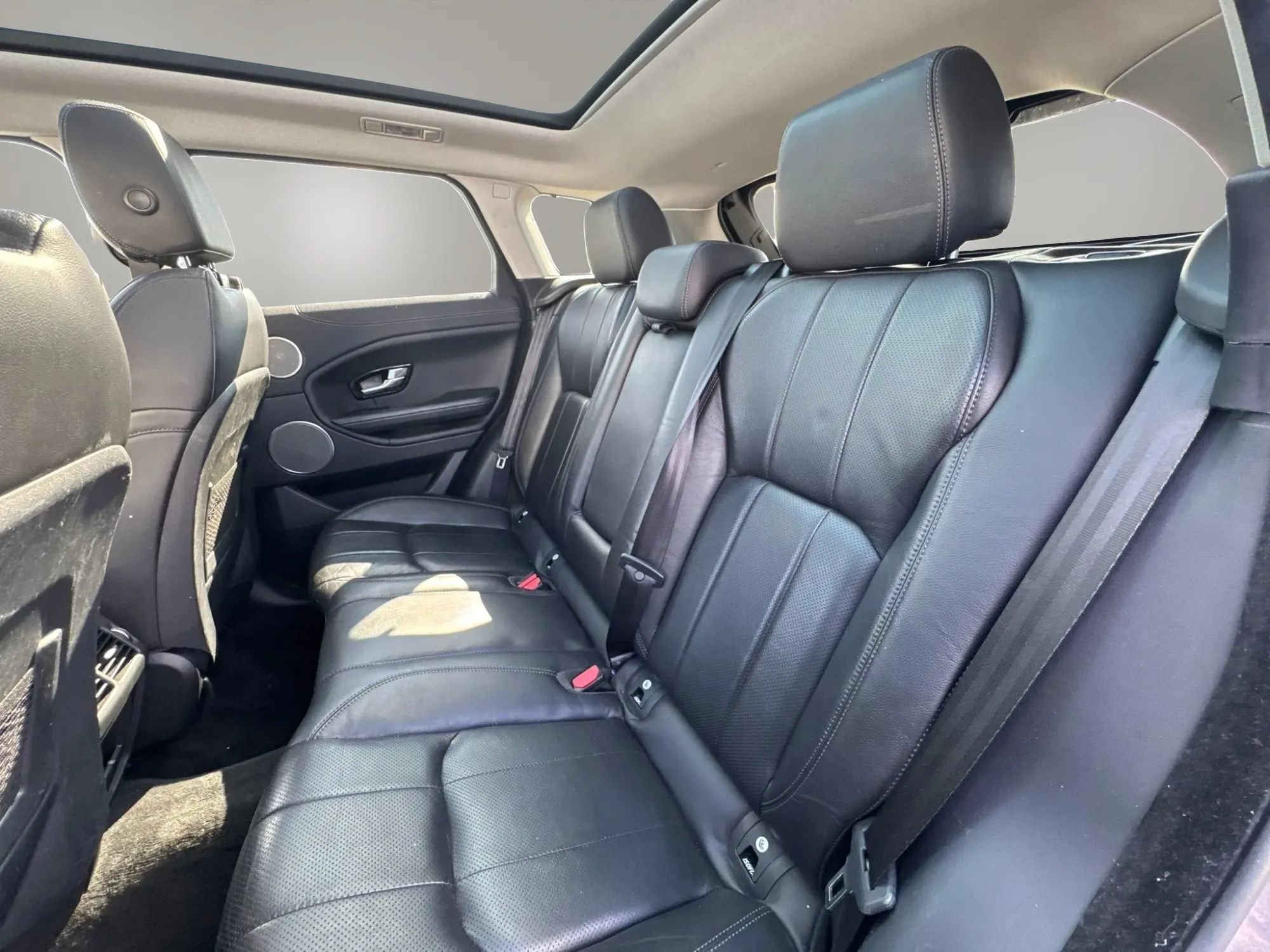 Used 2019 Land Rover Range Rover Evoque SE AWD/4WD image 13