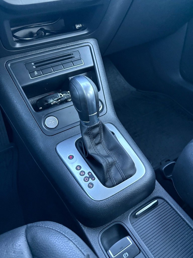 Used 2017 Volkswagen Tiguan S image 12