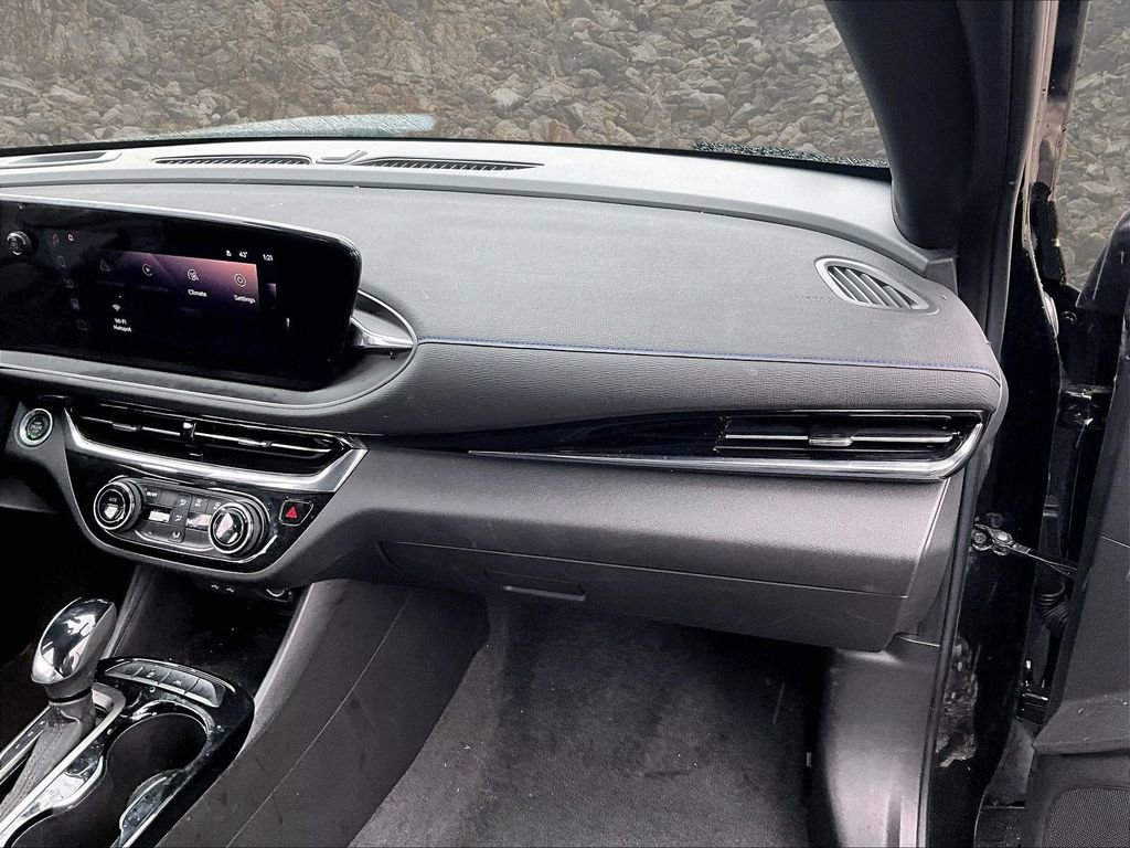 Used 2025 Buick Envista Sport Touring image 15