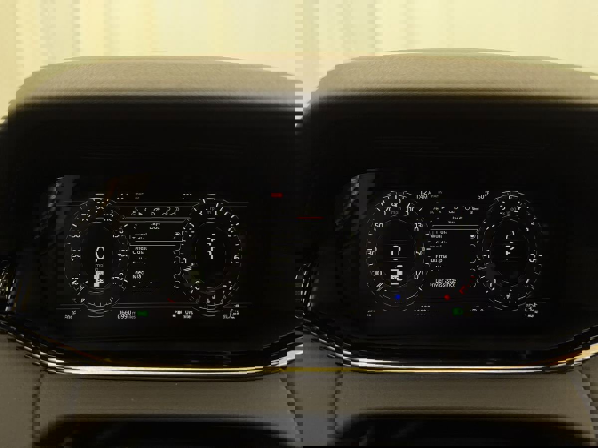 Used 2020 Land Rover Range Rover Evoque R-Dynamic SE image 13