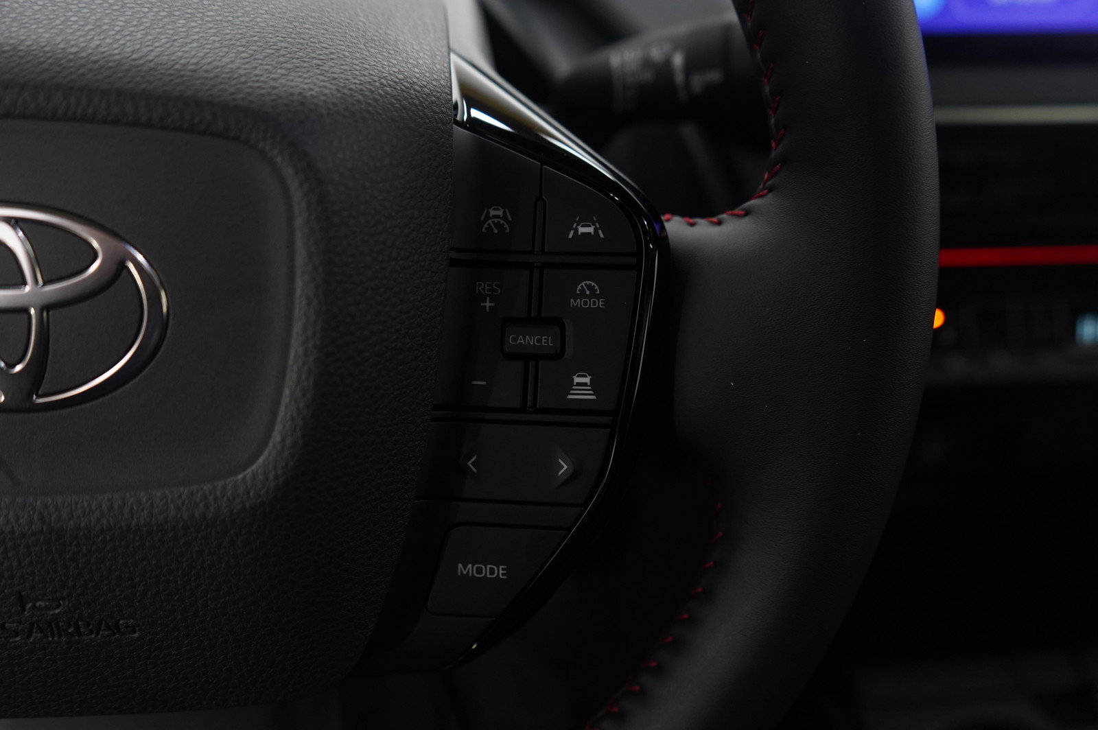 Used 2025 Toyota Prius Plug-In Hybrid FWD image 18