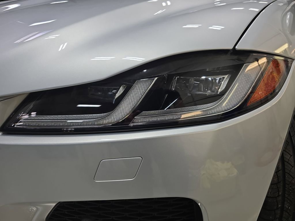 Used 2023 Jaguar F-PACE S image 31