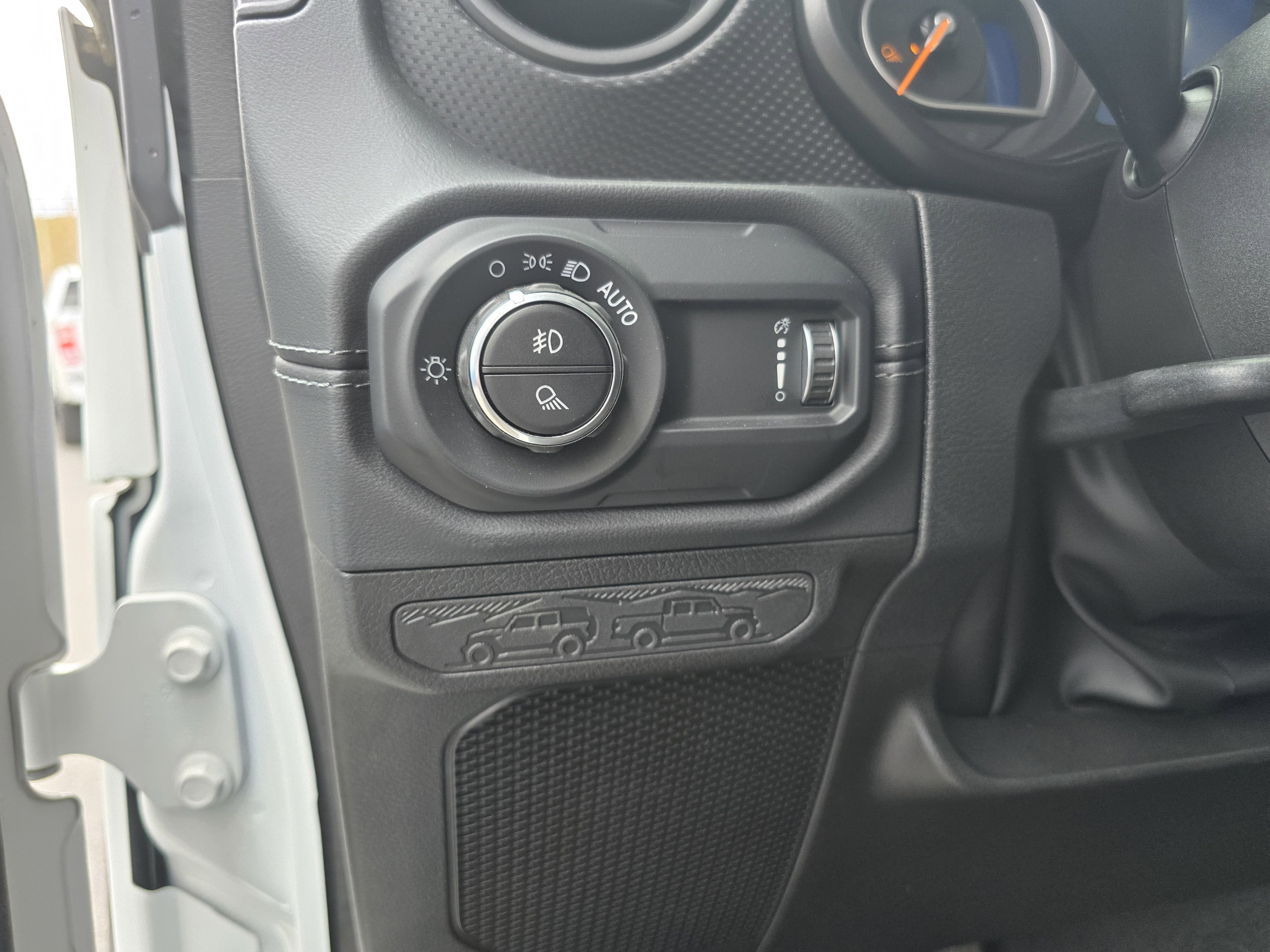 Used 2024 Jeep Gladiator Mojave w/ Technology Group image 16