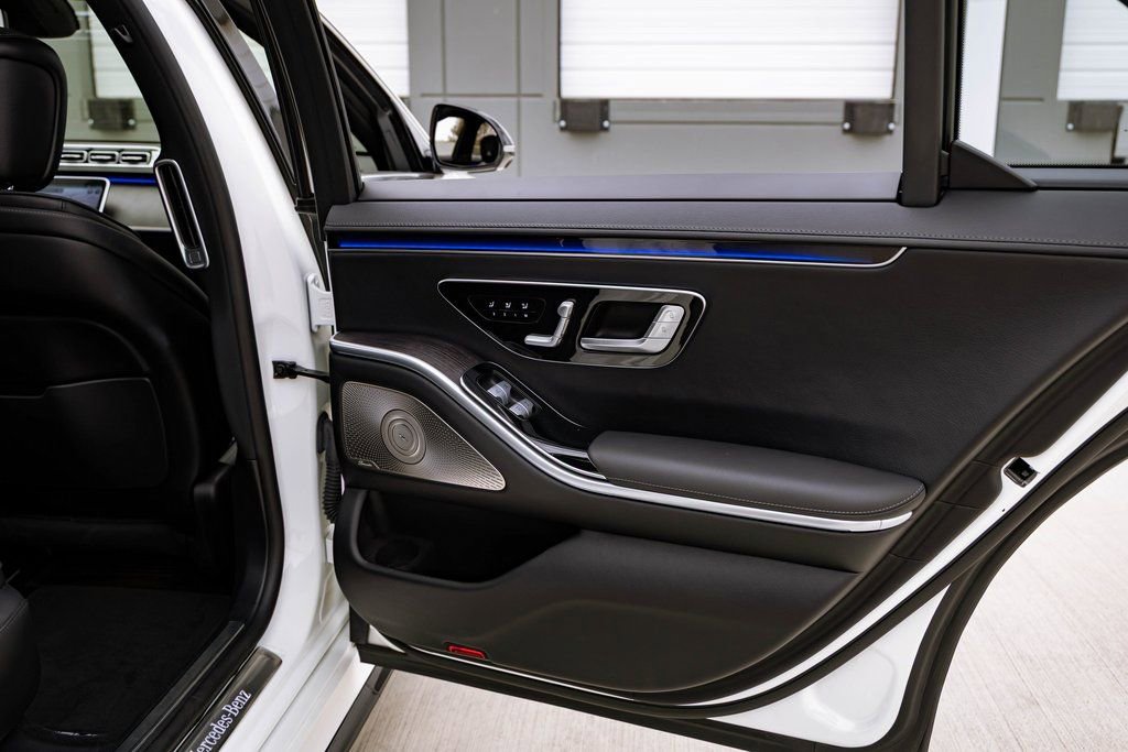 Used 2022 Mercedes-Benz S 580 4MATIC Sedan w/ AMG Line Package image 25