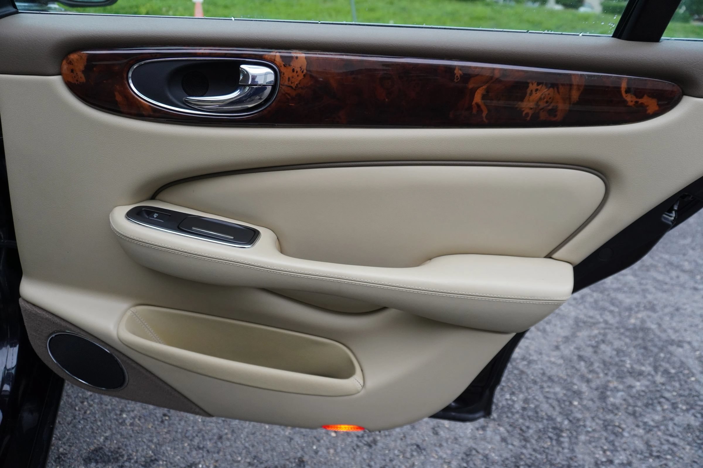 Used 2008 Jaguar XJ8 RWD image 15