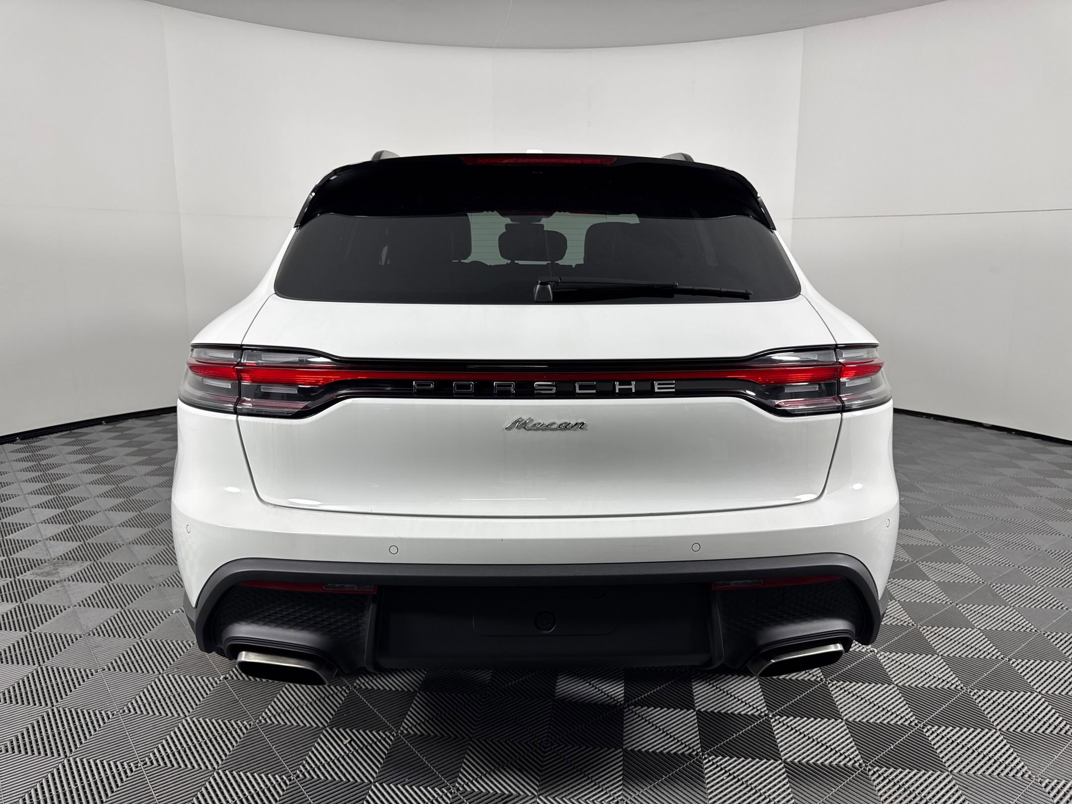 Certified 2026 Porsche Macan image 6