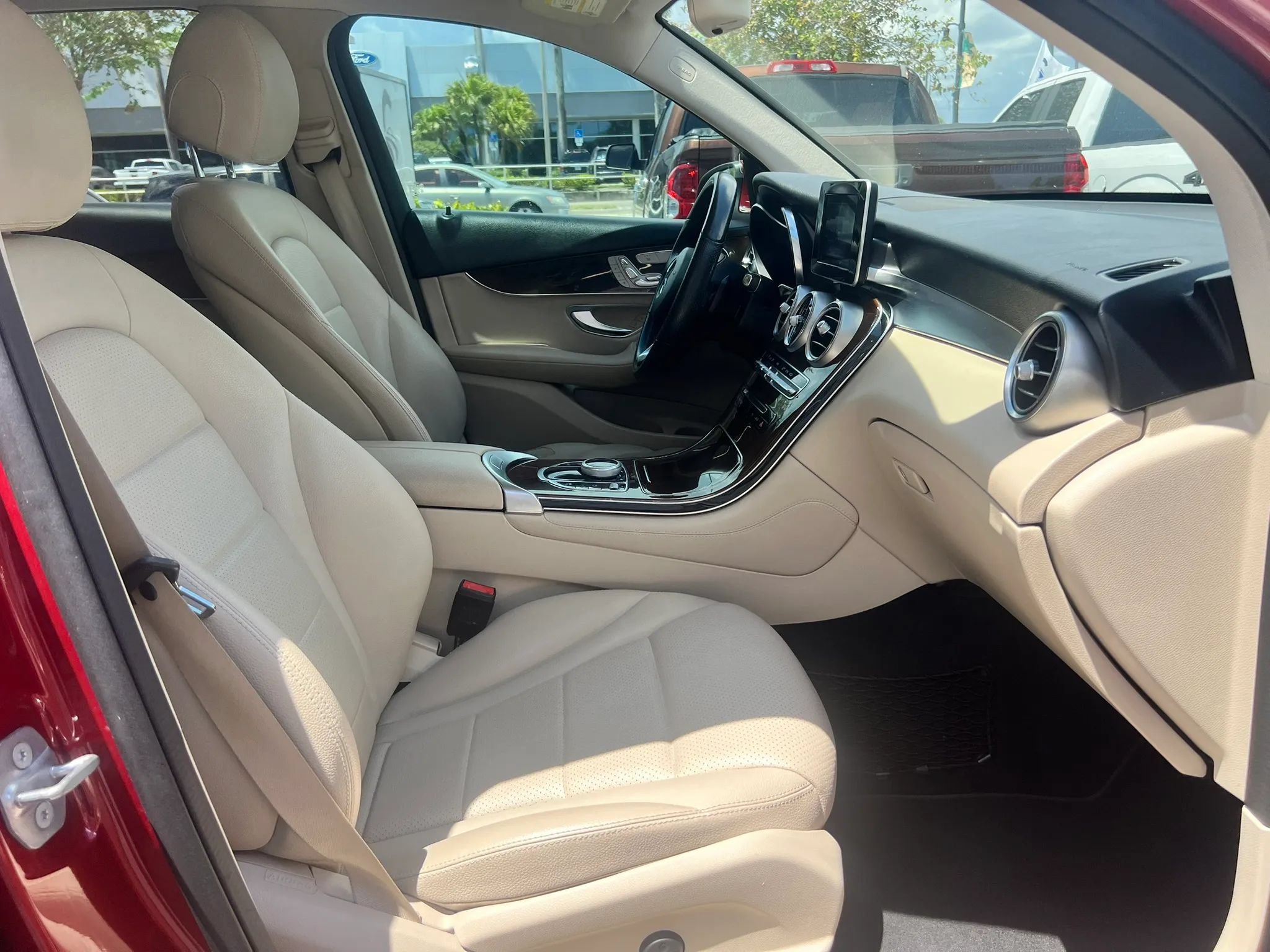 Used 2019 Mercedes-Benz GLC 300 image 27