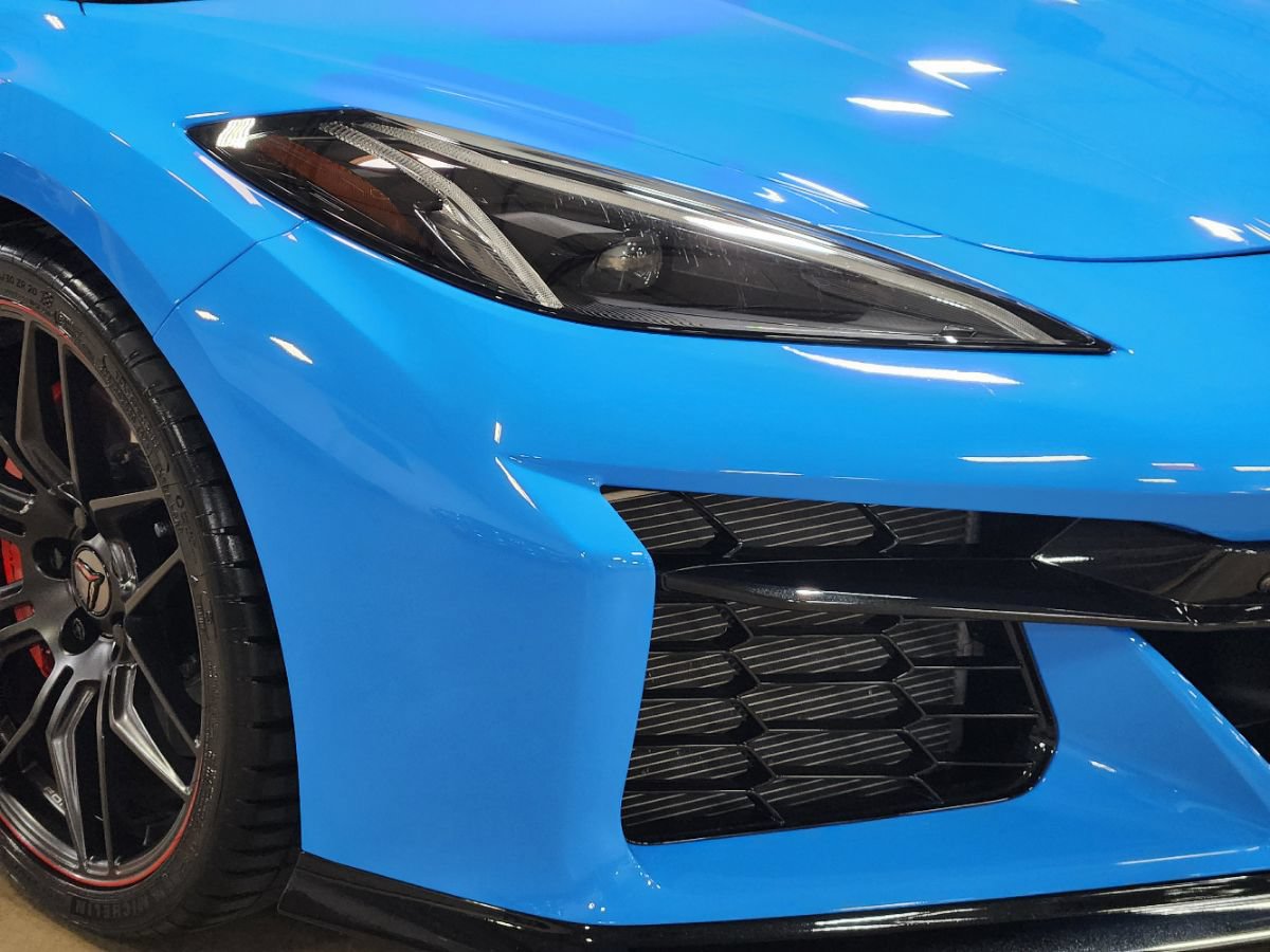 Used 2024 Chevrolet Corvette Z06 w/ Stealth Interior Trim Package RWD image 11