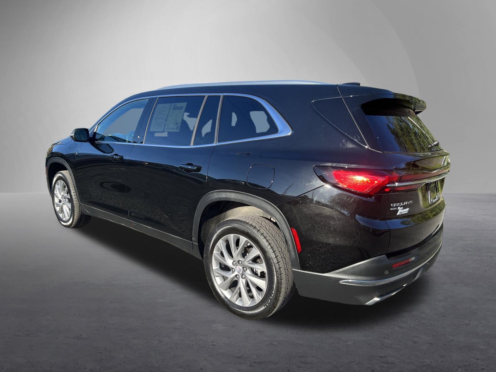 Used 2025 Buick Enclave Preferred AWD/4WD image 6