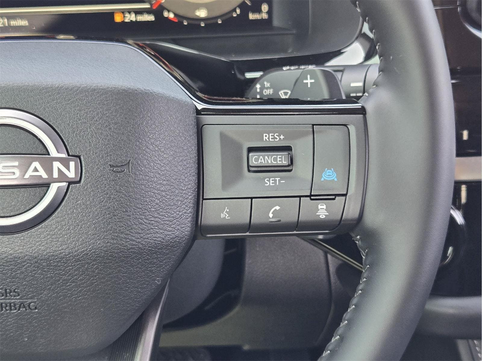 Used 2026 Nissan Pathfinder SL w/ SL Premium Package FWD image 27