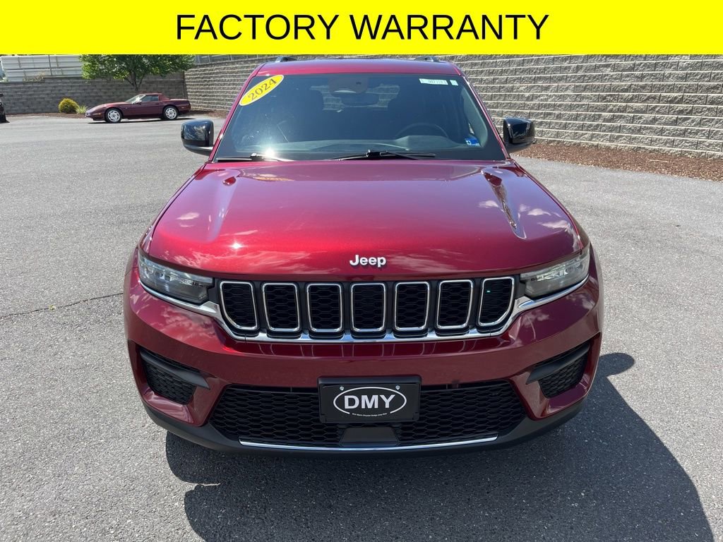 Used 2024 Jeep Grand Cherokee Laredo w/ Trailer Tow Package AWD/4WD image 4