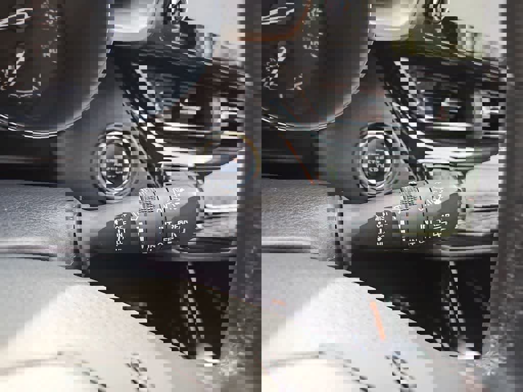 Used 2019 Toyota C-HR XLE image 31