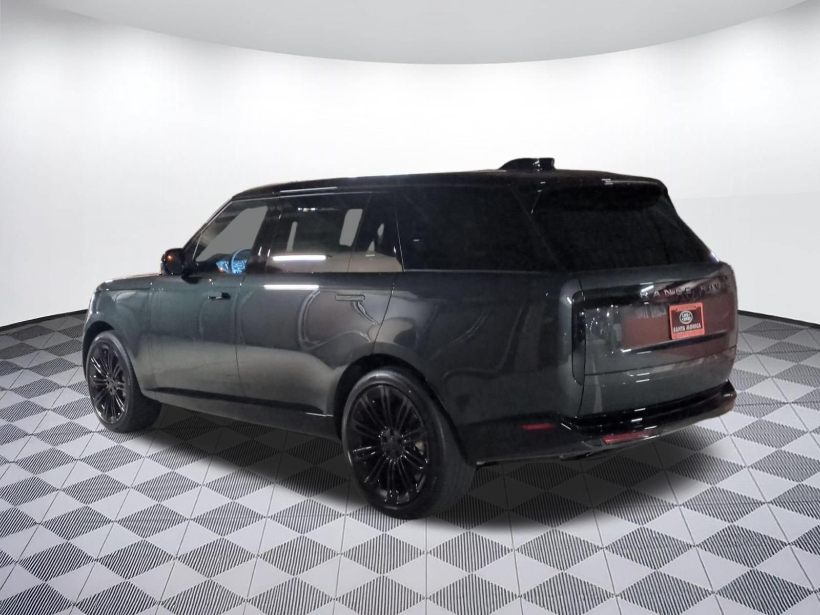 New 2026 Land Rover Range Rover Long Wheelbase SE AWD/4WD image 3