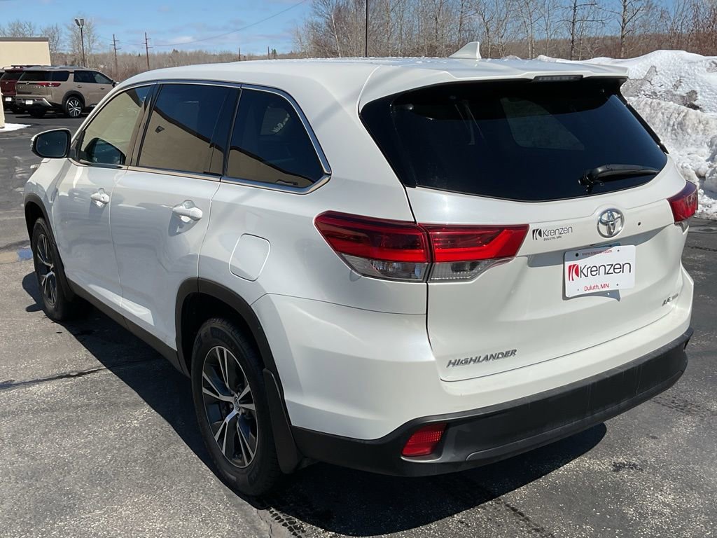 Used 2019 Toyota Highlander Plus AWD/4WD image 7