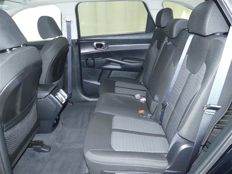 Used 2023 Kia Sorento LX image 22