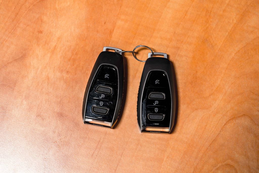 Used 2025 Aston Martin Vanquish image 52