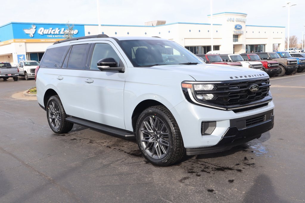 New 2026 Ford Expedition Platinum w/ Stealth Appearance Package image 1