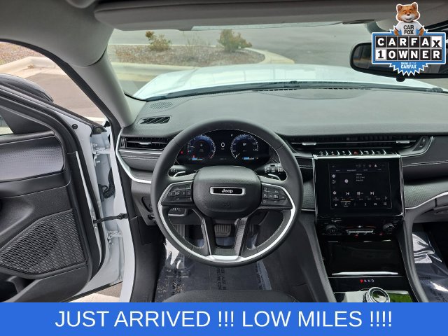 Used 2023 Jeep Grand Cherokee Laredo AWD/4WD image 16