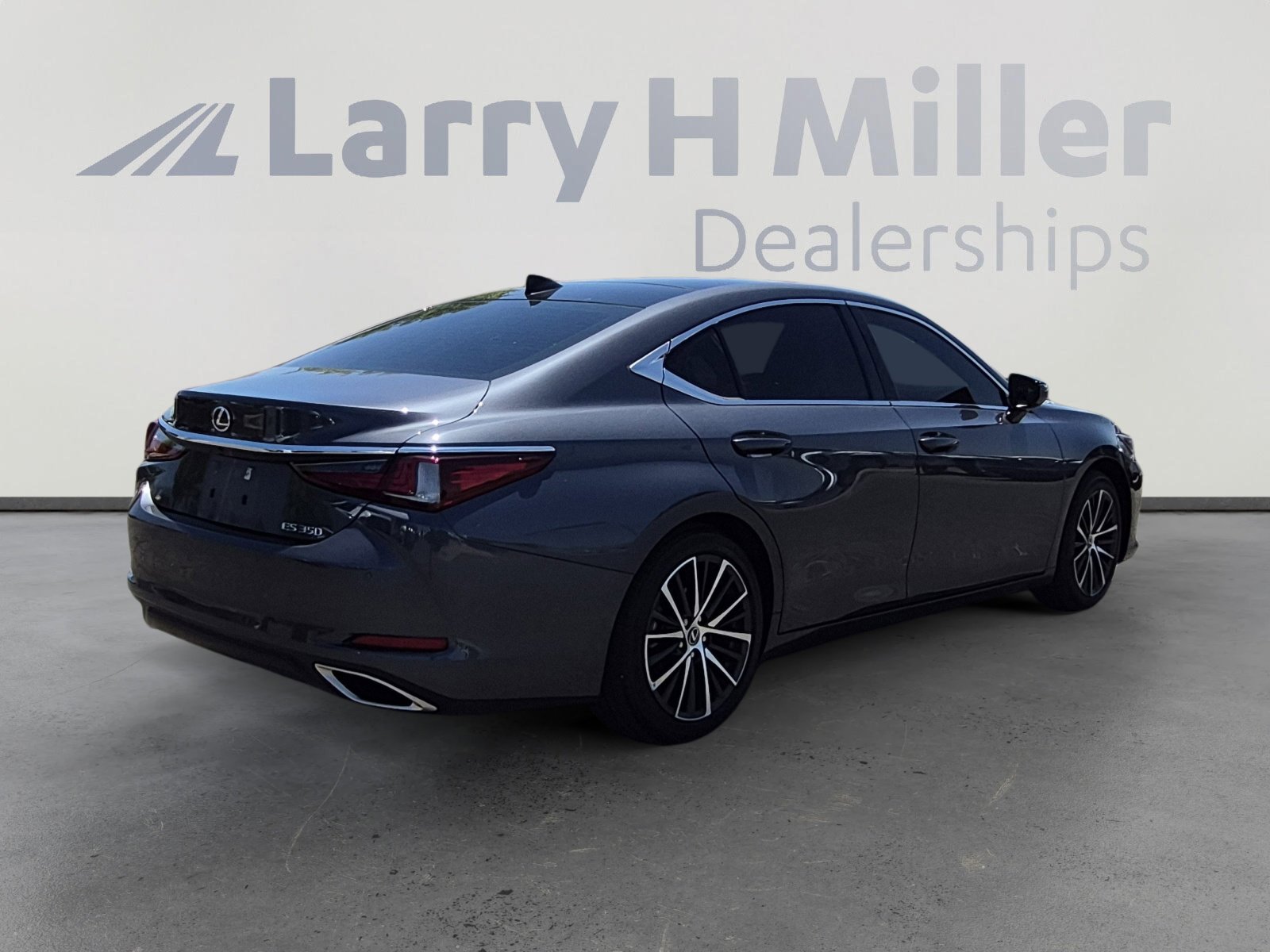 Used 2024 Lexus ES 350 w/ Premium Package FWD image 5