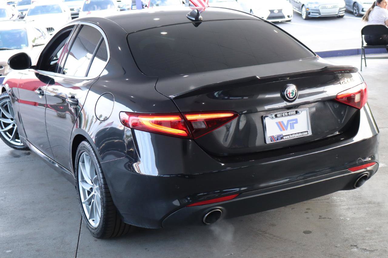 Used 2017 Alfa Romeo Giulia RWD image 7