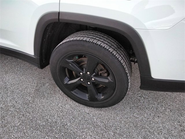 Used 2023 Jeep Grand Cherokee L Laredo image 17