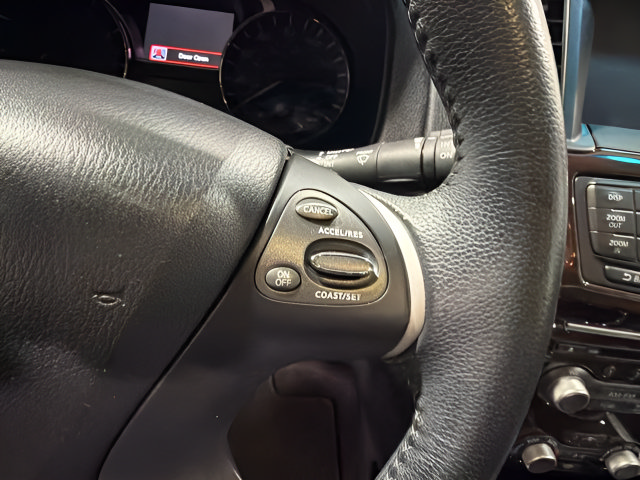 Used 2014 Nissan Pathfinder SL w/ SL Tech Package FWD image 18