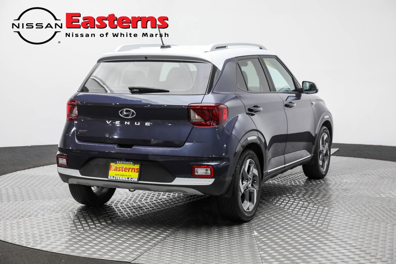 Used 2023 Hyundai Venue Limited image 6