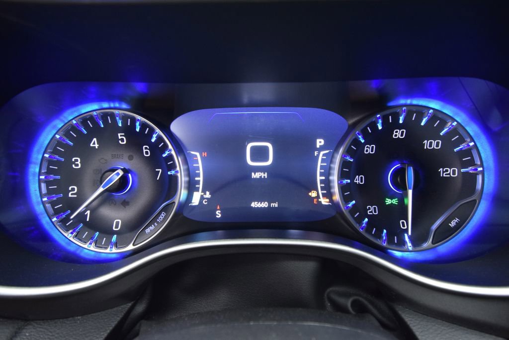 Used 2024 Chrysler Pacifica Touring-L image 19