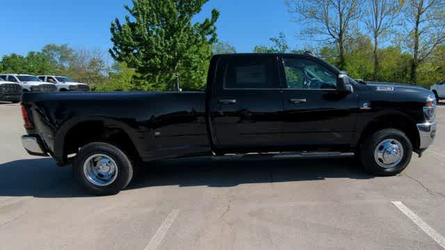 New 2026 RAM 3500 Tradesman AWD/4WD image 9