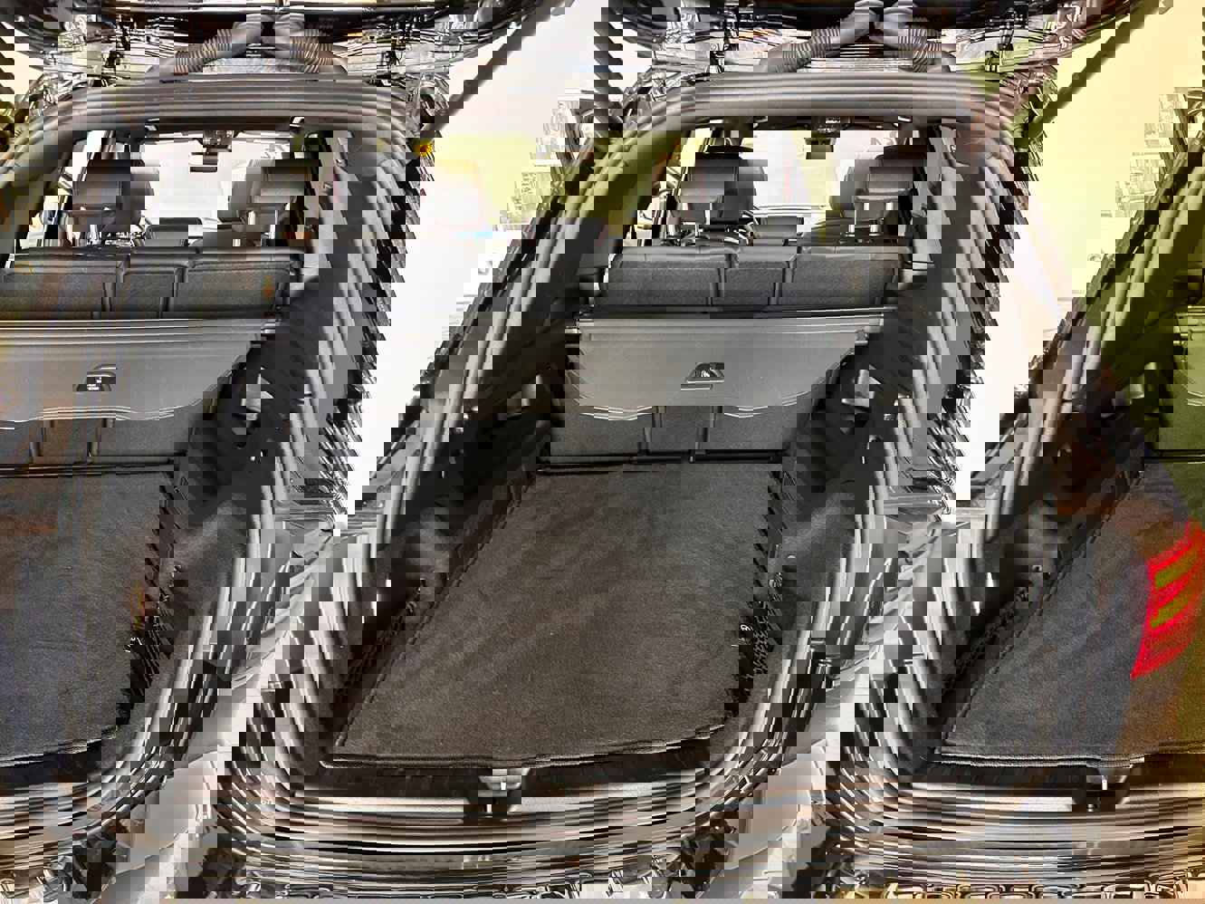 Used 2024 Mercedes-Benz GLB 250 4MATIC image 33