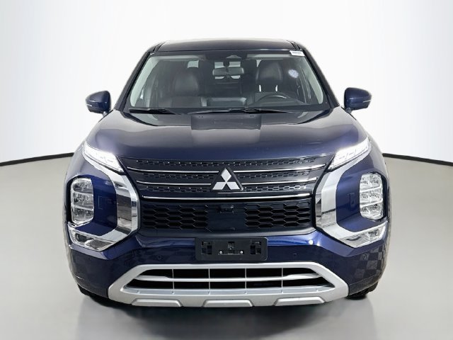 Used 2024 Mitsubishi Outlander SE AWD/4WD image 2
