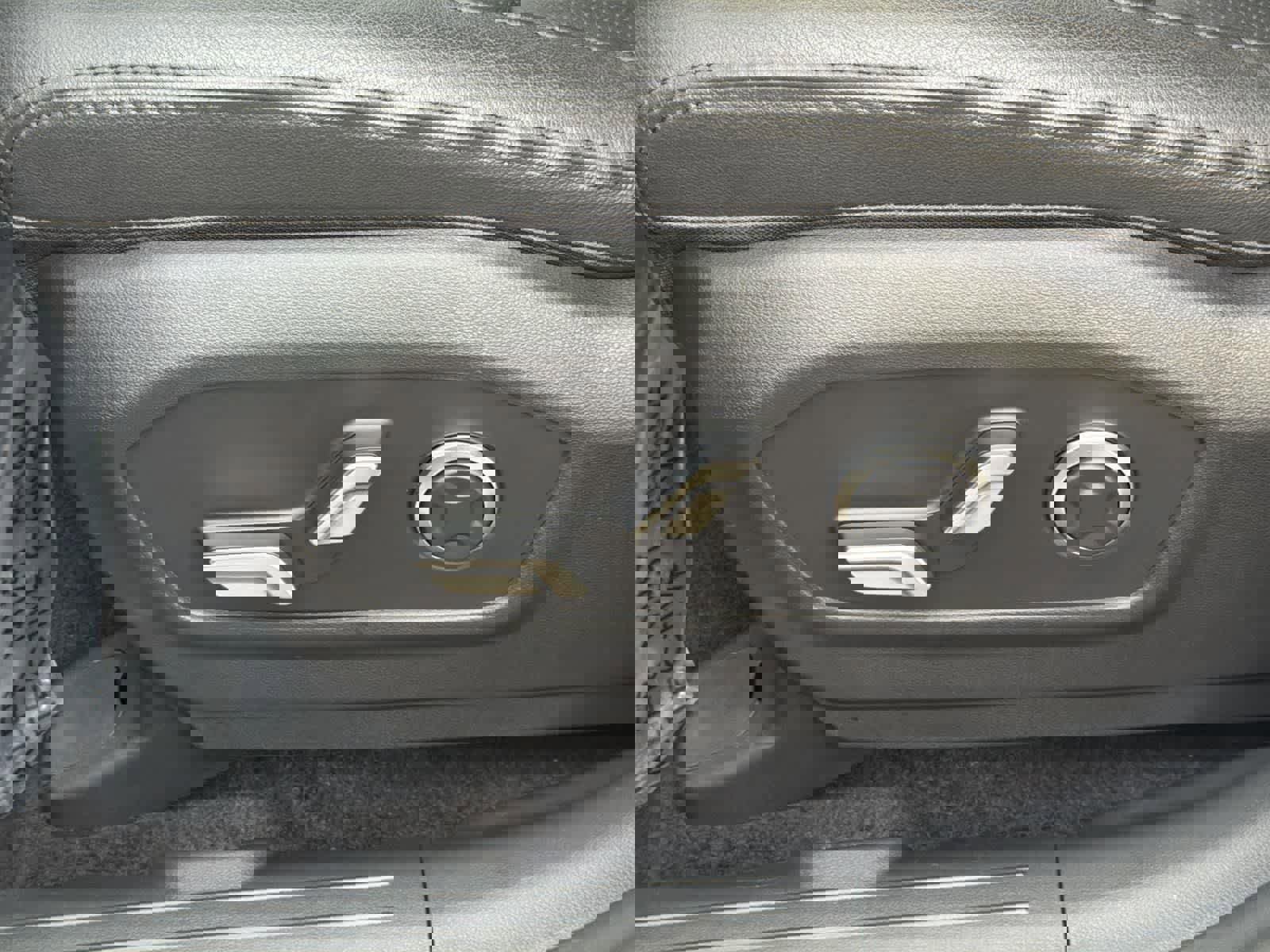 Certified 2025 Hyundai Santa Fe Limited image 24