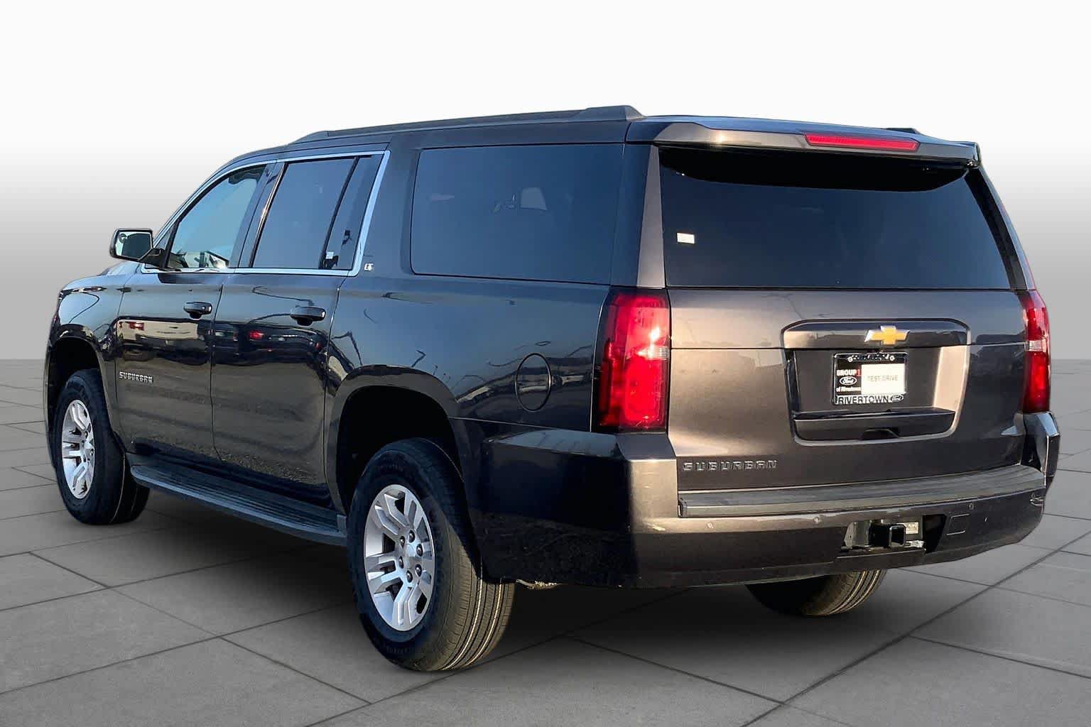 Used 2017 Chevrolet Suburban LT RWD image 12