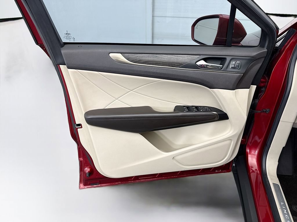 Used 2017 Lincoln MKC Reserve image 23