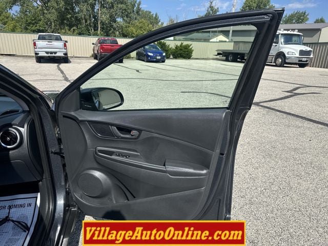 Used 2022 Hyundai Kona SEL FWD image 32