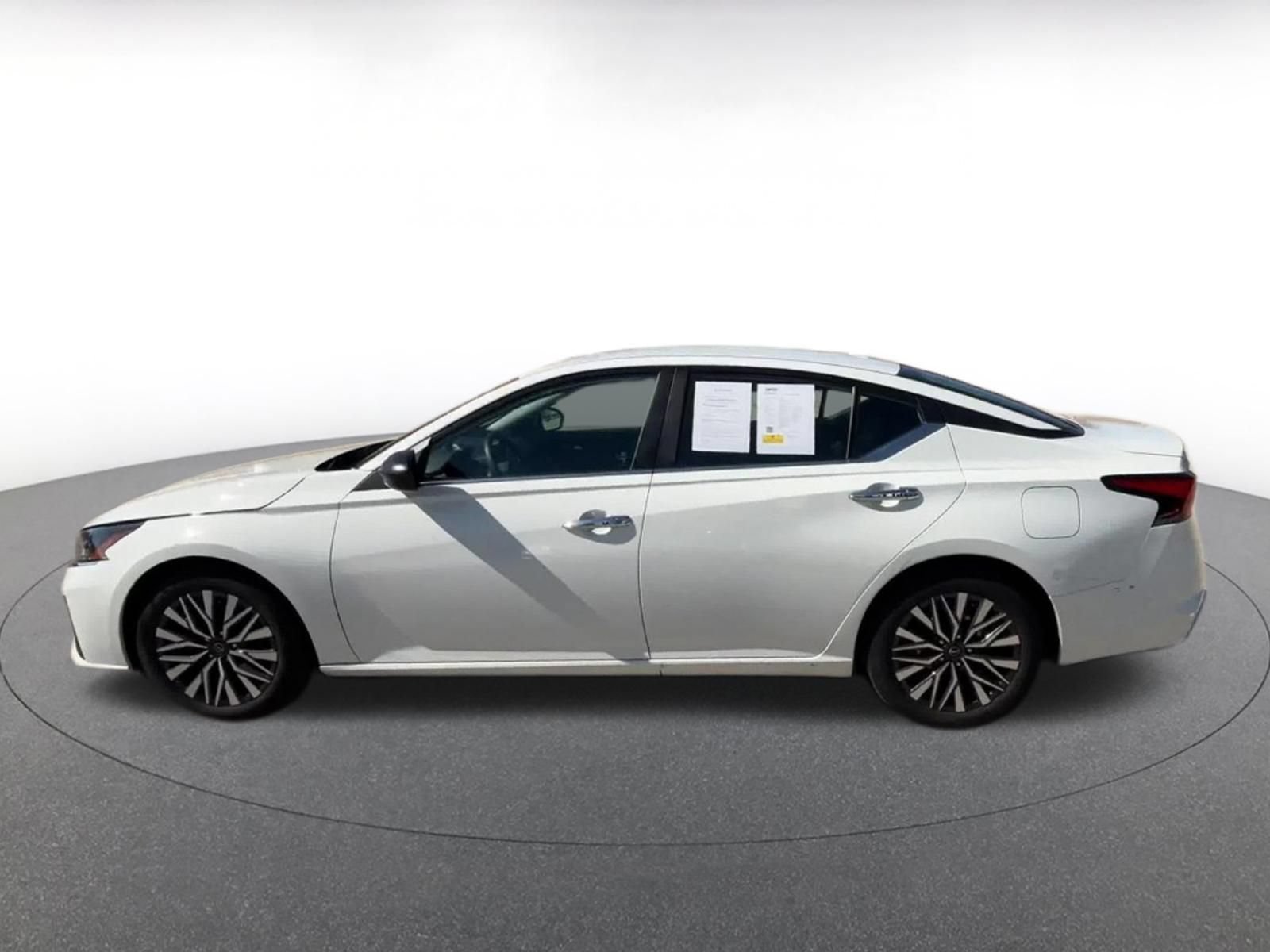 Used 2025 Nissan Altima 2.5 SV FWD image 7