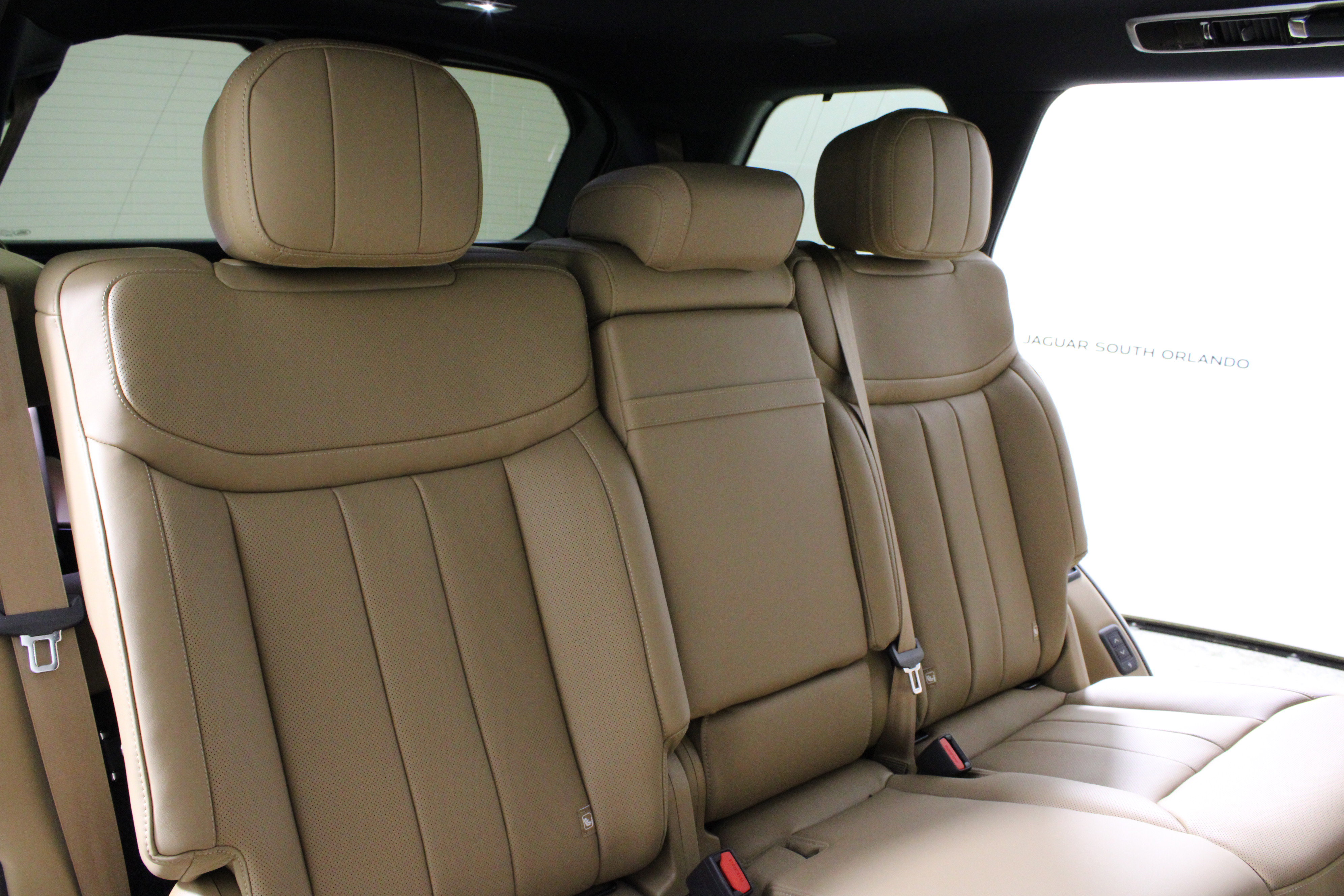 New 2026 Land Rover Range Rover Long Wheelbase SE image 12