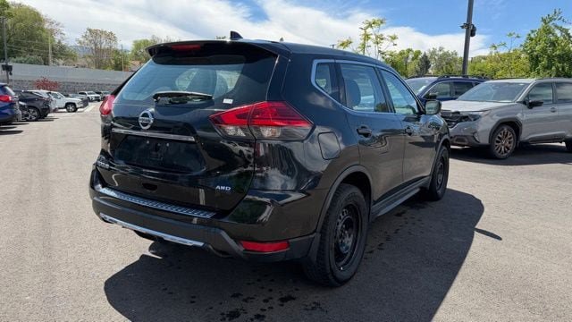 Used 2017 Nissan Rogue S AWD/4WD image 3