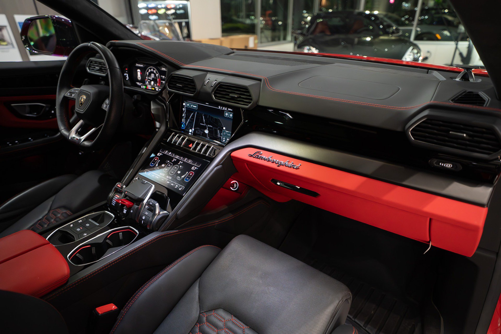 Used 2022 Lamborghini Urus AWD/4WD image 31