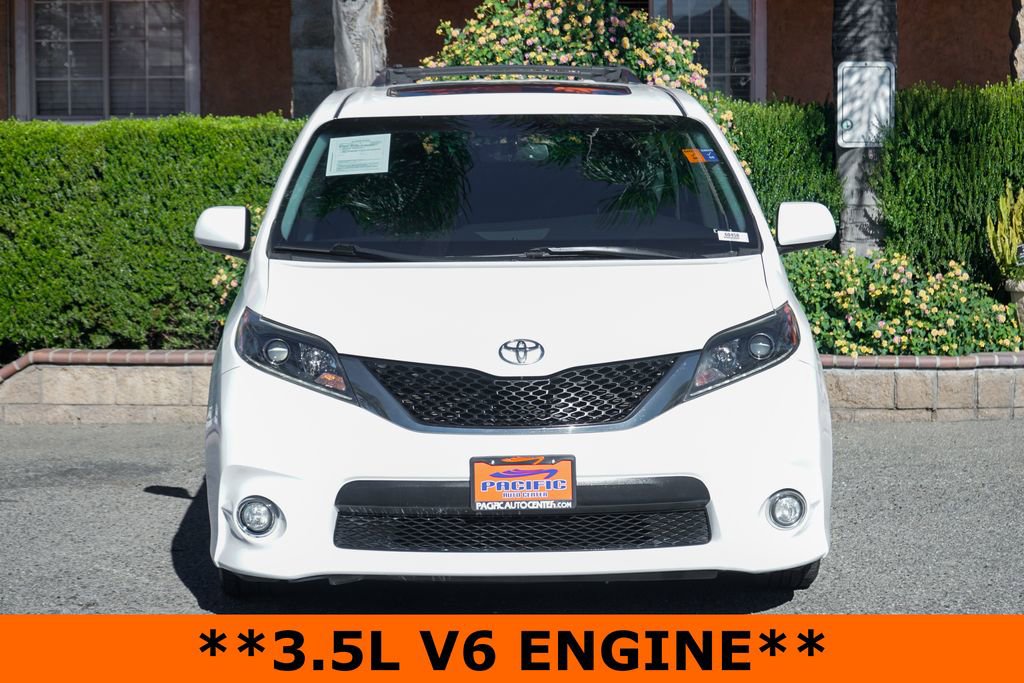 Used 2016 Toyota Sienna SE image 3