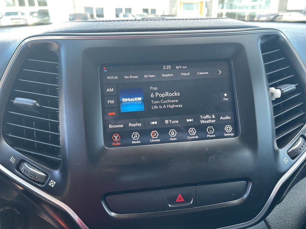 Used 2019 Jeep Cherokee Latitude w/ Cold Weather Group image 8