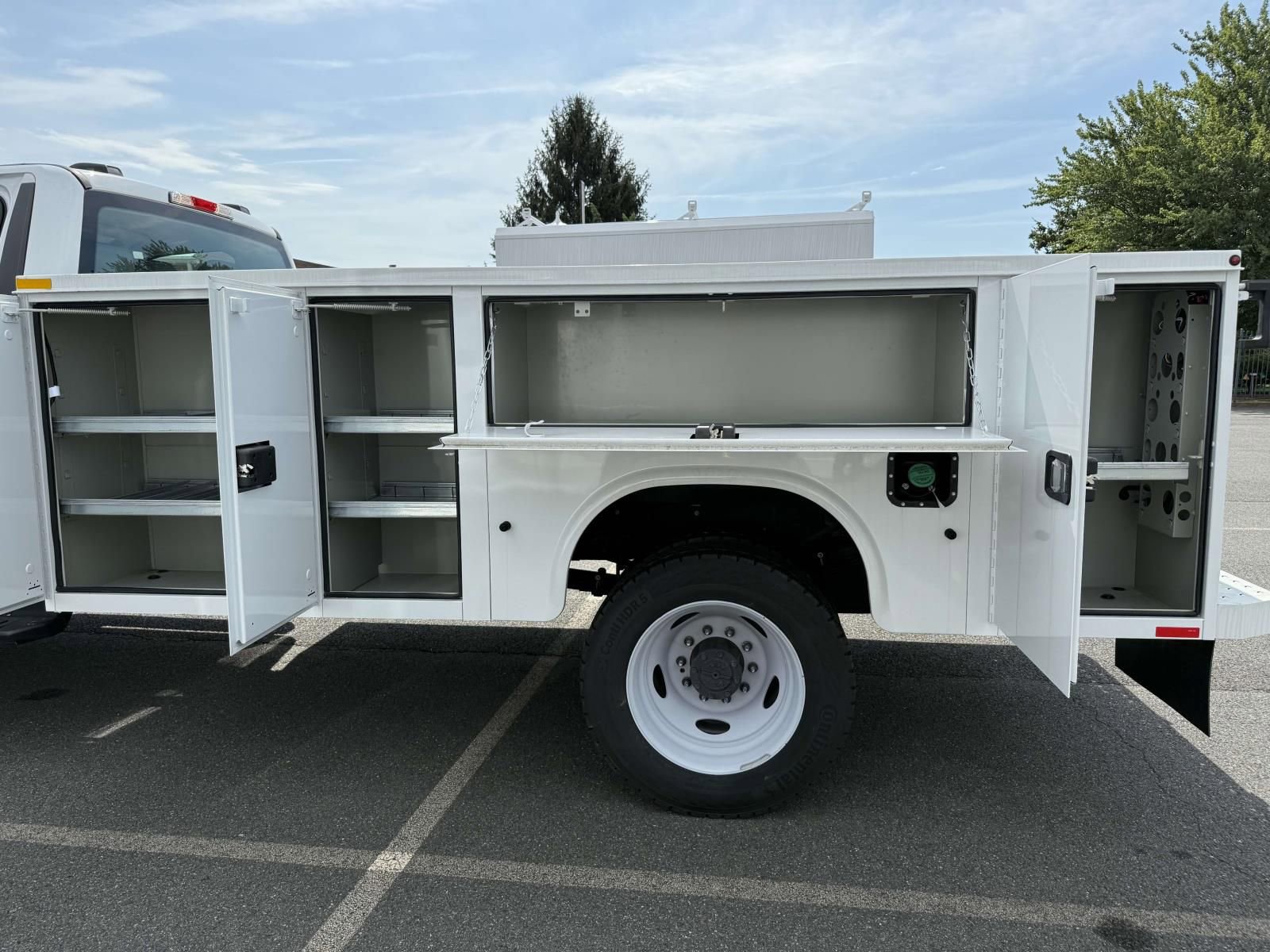 New 2024 Ford F550 4x4 Regular Cab Super Duty image 10