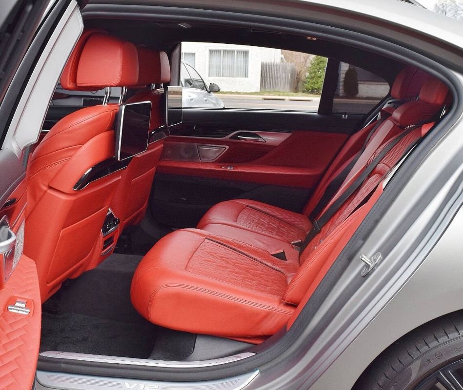 Used 2022 BMW M760i xDrive w/ Luxury Rear Seating Package image 54