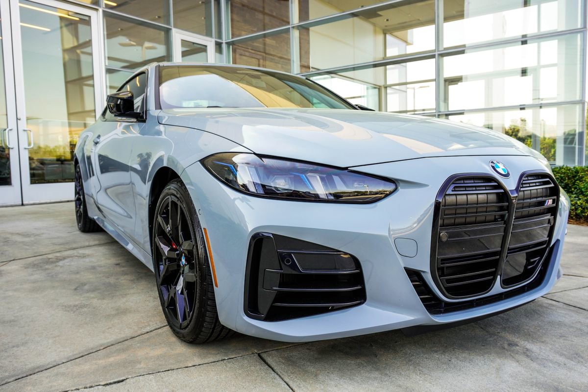 Used 2025 BMW M440i Coupe w/ Premium Package image 4