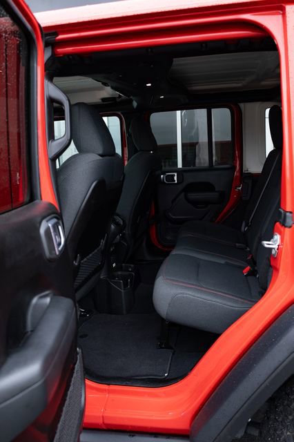 Used 2025 Jeep Wrangler Unlimited Rubicon w/ Convenience Group image 24