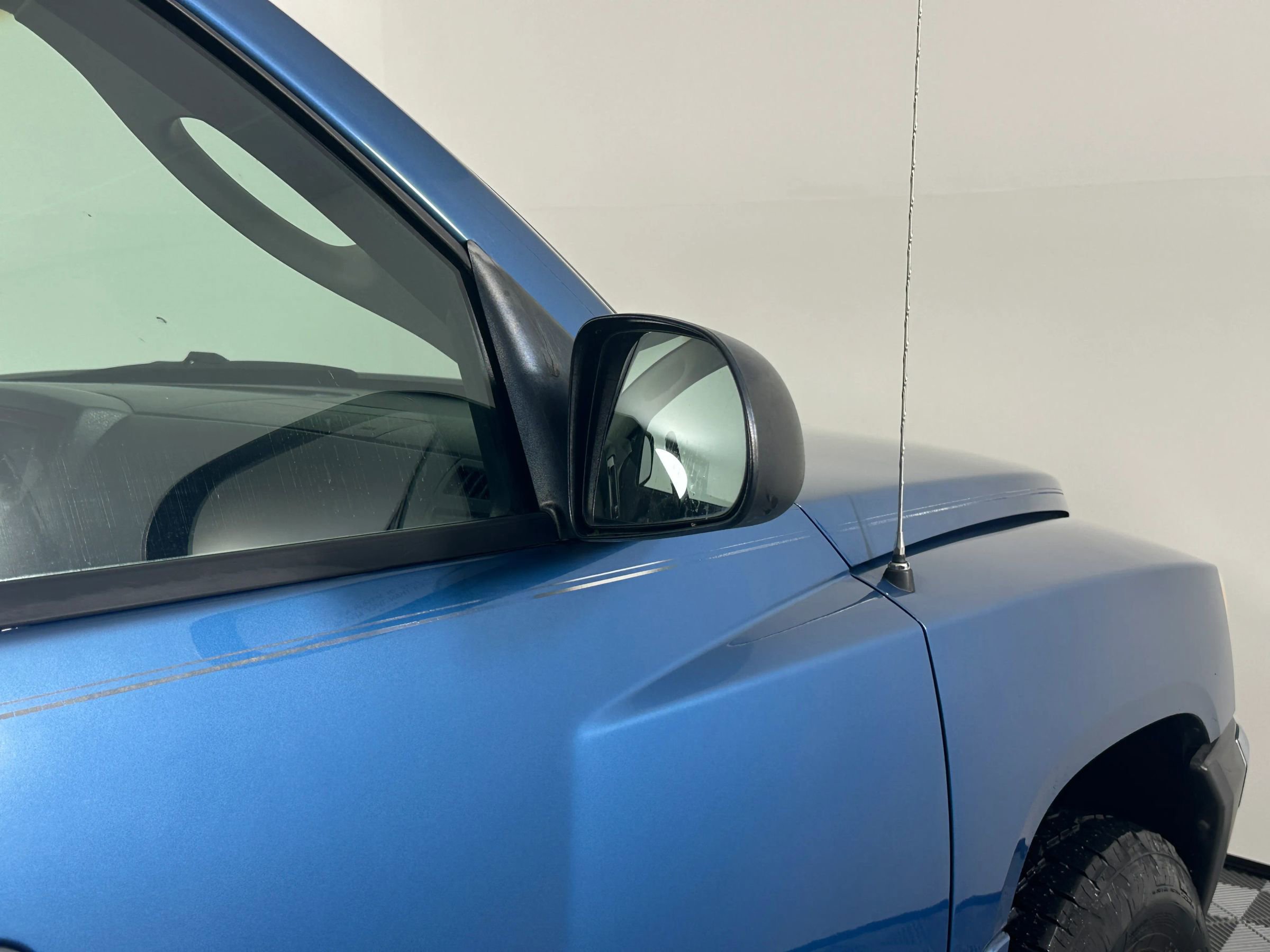 Used 2005 Dodge Dakota SLT image 16