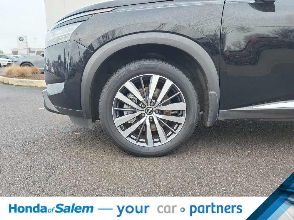 Used 2022 Nissan Pathfinder Platinum w/ Cargo Package image 33