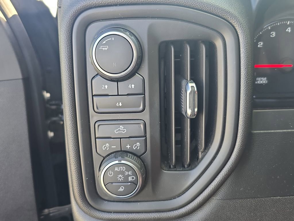 Used 2021 Chevrolet Silverado 2500 Custom w/ Custom Value Package image 16